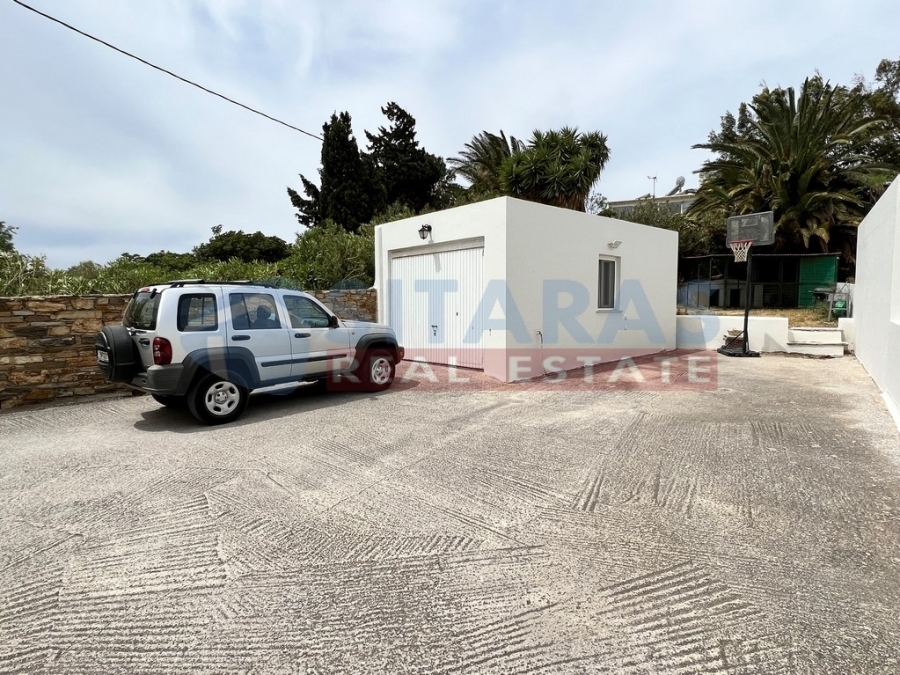 (En location) Local commercial Immeuble parkings || Cyclades/Tinos Chora - 28 M2, 250€ 